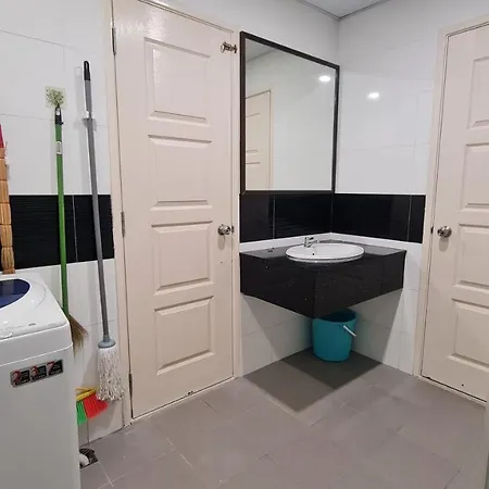 Rooms At Mansion One, Shared Apartment Only George Town Exterior photo