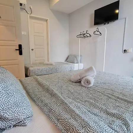 Rooms At Mansion One, Shared Apartment Only George Town Exterior photo