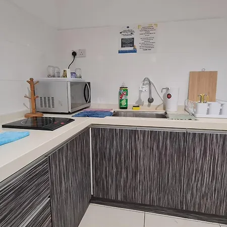 Rooms At Mansion One, Shared Apartment Only George Town Exterior photo